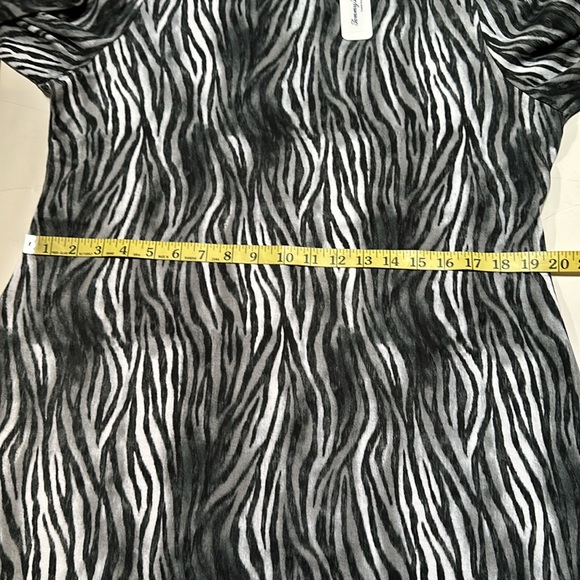 Tommy Bahama Darcy Zesty Zebra Dress - Picture 9 of 14